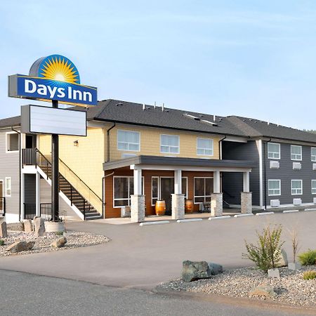 Days Inn By Wyndham 100 Mile House Экстерьер фото