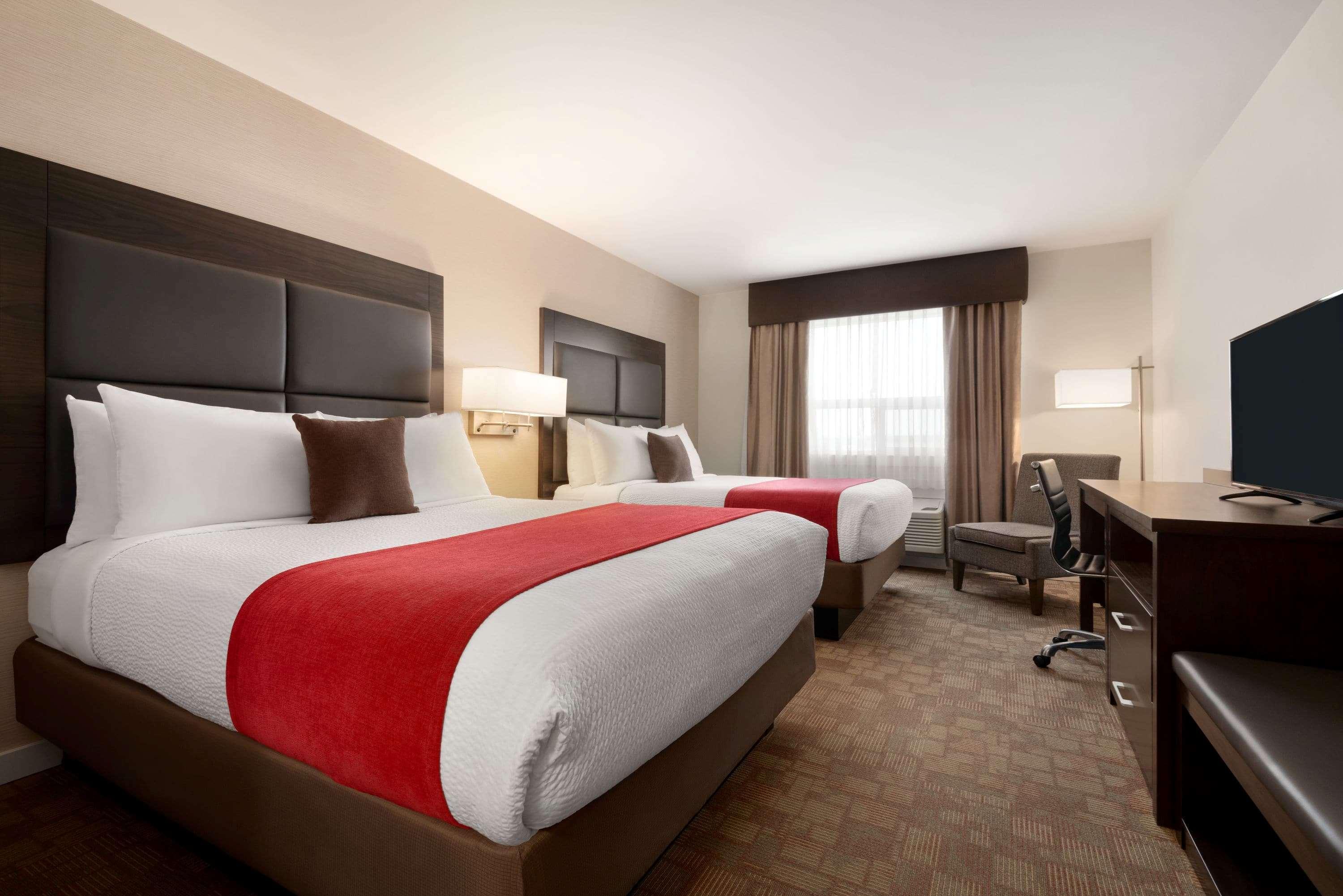 Days Inn By Wyndham 100 Mile House Экстерьер фото