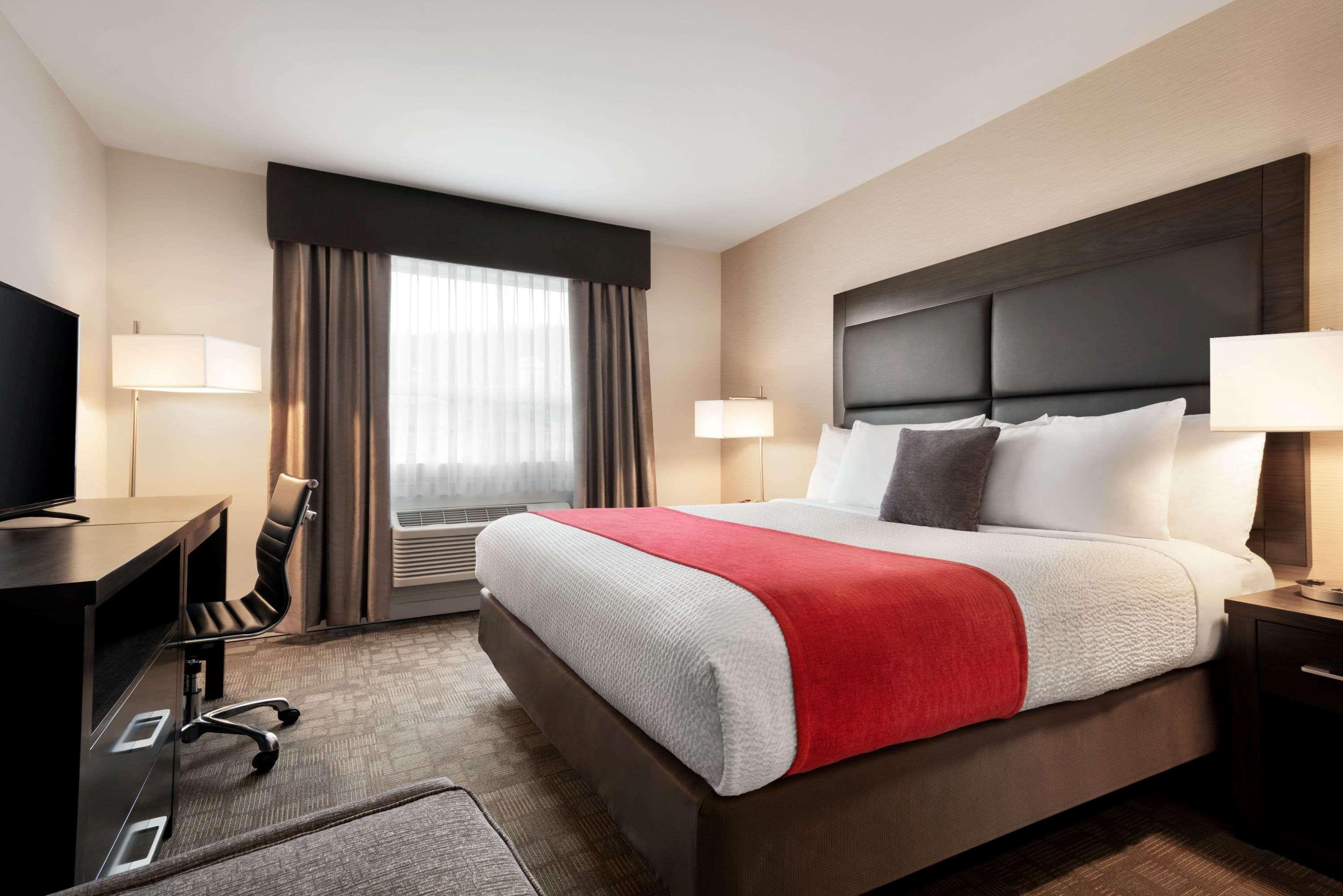 Days Inn By Wyndham 100 Mile House Экстерьер фото